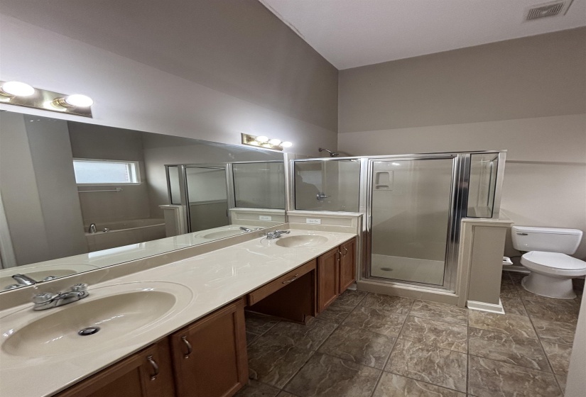 2634 BENDING ELM CV, Memphis, Tennessee 38016, 3 Bedrooms Bedrooms, 5 Rooms Rooms,2 BathroomsBathrooms,Rental Properties,For Sale,BENDING ELM,10222208