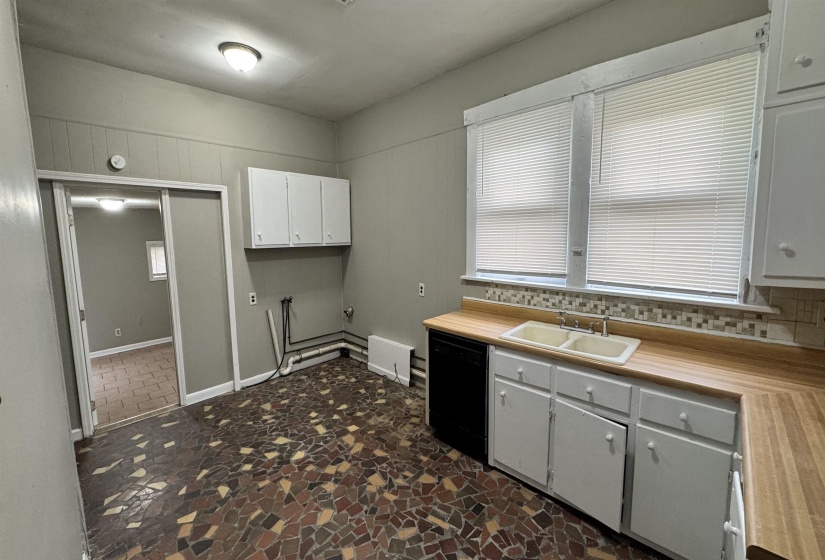 1114 AZALIA ST, Memphis, Tennessee 38106, 4 Bedrooms Bedrooms, 7 Rooms Rooms,1 BathroomBathrooms,Rental Properties,For Sale,AZALIA,10222217
