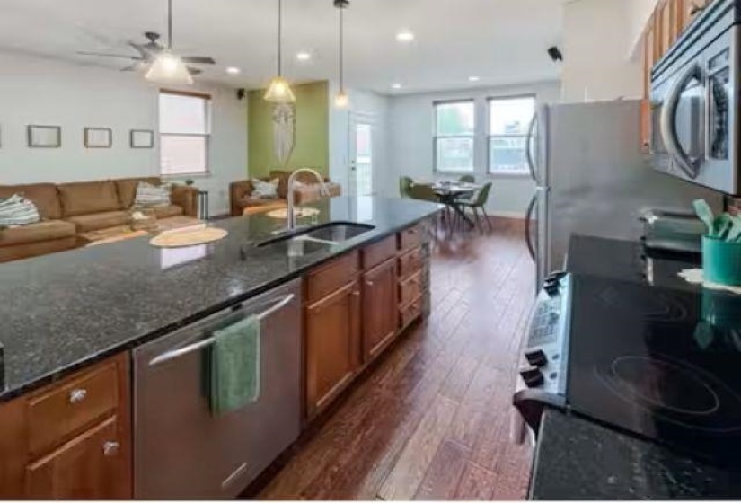 85 VANCE AVE, Memphis, Tennessee 38103, 2 Bedroom Bedrooms, 5 Room Rooms,2 BathroomBathrooms,Residential,For Sale,VANCE,0,10222201