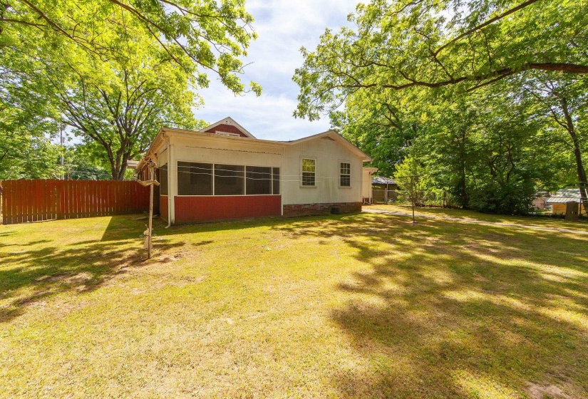 1002 TUCKER ST, Dyersburg, Tennessee 38024, 3 Bedroom Bedrooms, 8 Room Rooms,1 BathroomBathrooms,Residential,For Sale,TUCKER,0,10222206