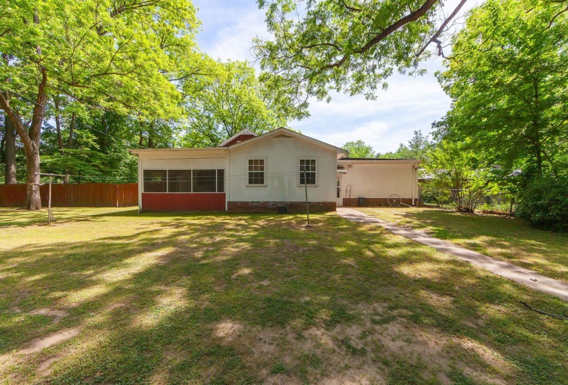1002 TUCKER ST, Dyersburg, Tennessee 38024, 3 Bedroom Bedrooms, 8 Room Rooms,1 BathroomBathrooms,Residential,For Sale,TUCKER,0,10222206