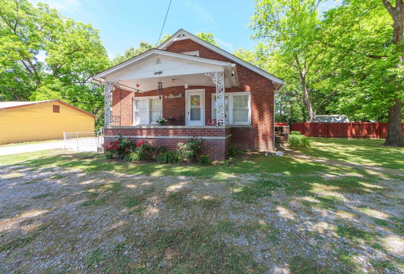1002 TUCKER ST, Dyersburg, Tennessee 38024, 3 Bedroom Bedrooms, 8 Room Rooms,1 BathroomBathrooms,Residential,For Sale,TUCKER,0,10222206