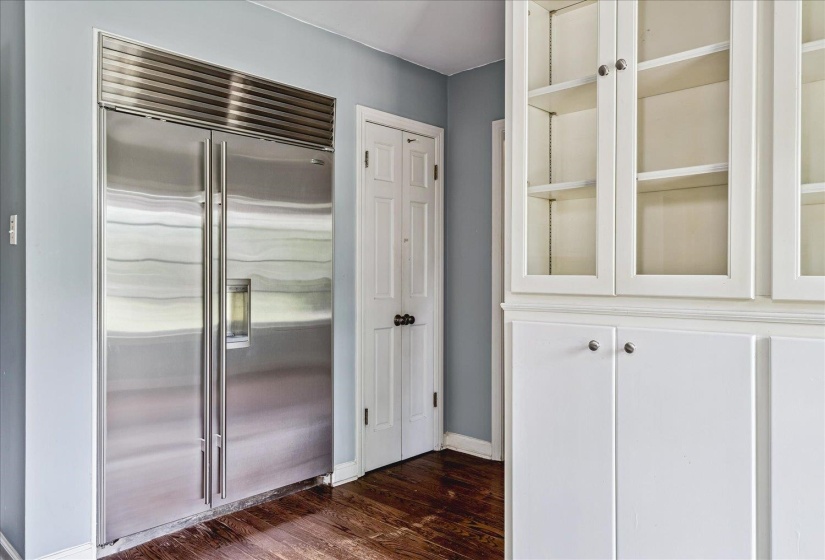 Built-in stainless steel refrigerator with double doors and water dispenser