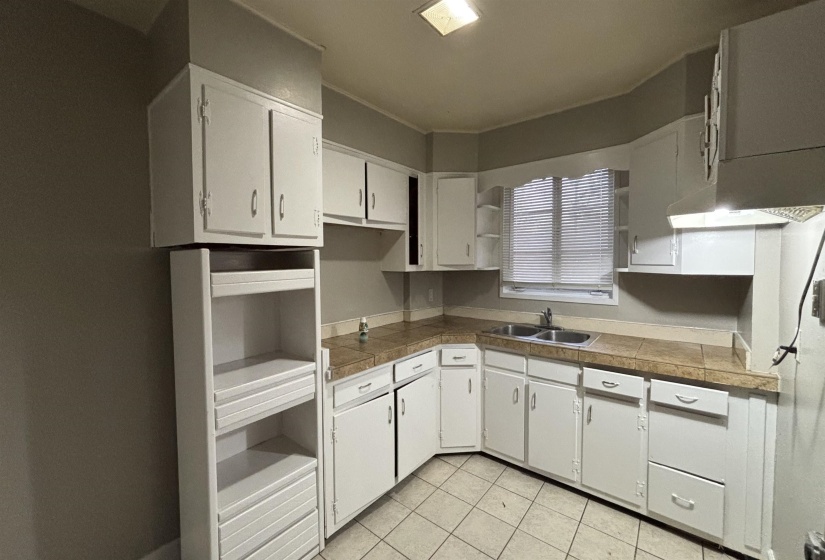4243 VANN AVE, Memphis, Tennessee 38111, 3 Bedrooms Bedrooms, 6 Rooms Rooms,2 BathroomsBathrooms,Rental Properties,For Sale,VANN,10222271