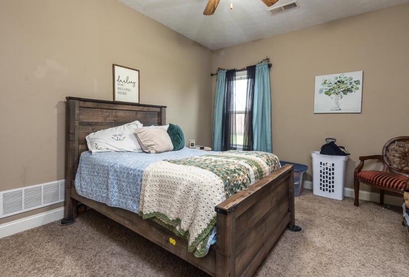80 EASLEY CT, Munford, Tennessee 38058, 4 Bedrooms Bedrooms, 8 Rooms Rooms,3.1 BathroomsBathrooms,Residential,For Sale,EASLEY,10222245