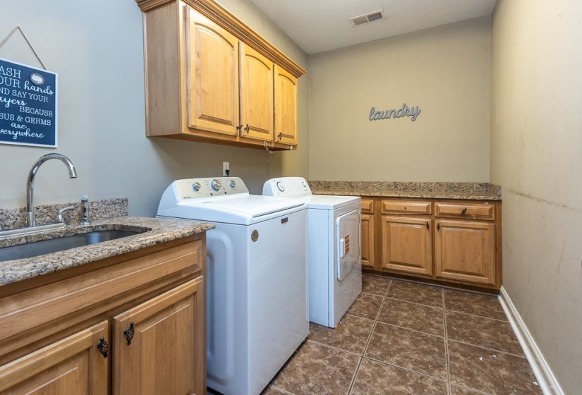 80 EASLEY CT, Munford, Tennessee 38058, 4 Bedrooms Bedrooms, 8 Rooms Rooms,3.1 BathroomsBathrooms,Residential,For Sale,EASLEY,10222245