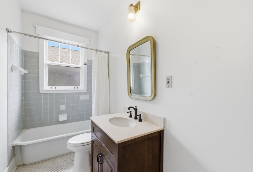 704 IDLEWILD ST, Memphis, Tennessee 38107, 3 Bedroom Bedrooms, 8 Room Rooms,2 BathroomBathrooms,Residential,For Sale,IDLEWILD,0,10222279