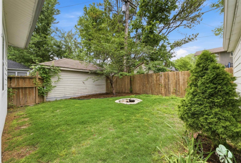 704 IDLEWILD ST, Memphis, Tennessee 38107, 3 Bedroom Bedrooms, 8 Room Rooms,2 BathroomBathrooms,Residential,For Sale,IDLEWILD,0,10222279