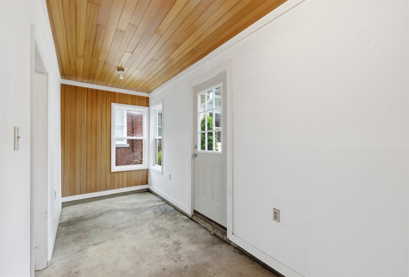 704 IDLEWILD ST, Memphis, Tennessee 38107, 3 Bedroom Bedrooms, 8 Room Rooms,2 BathroomBathrooms,Residential,For Sale,IDLEWILD,0,10222279
