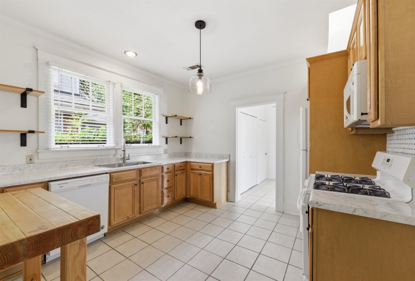 704 IDLEWILD ST, Memphis, Tennessee 38107, 3 Bedroom Bedrooms, 8 Room Rooms,2 BathroomBathrooms,Residential,For Sale,IDLEWILD,0,10222279