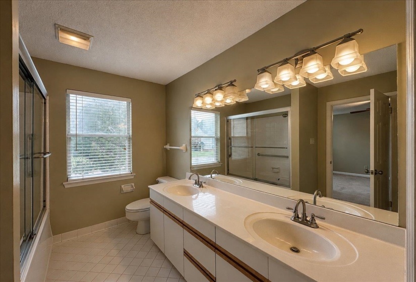716 WALNUT WOODS CV, Cordova, Tennessee 38018, 2 Bedrooms Bedrooms, 5 Rooms Rooms,2 BathroomsBathrooms,Residential,For Sale,WALNUT WOODS,10222288