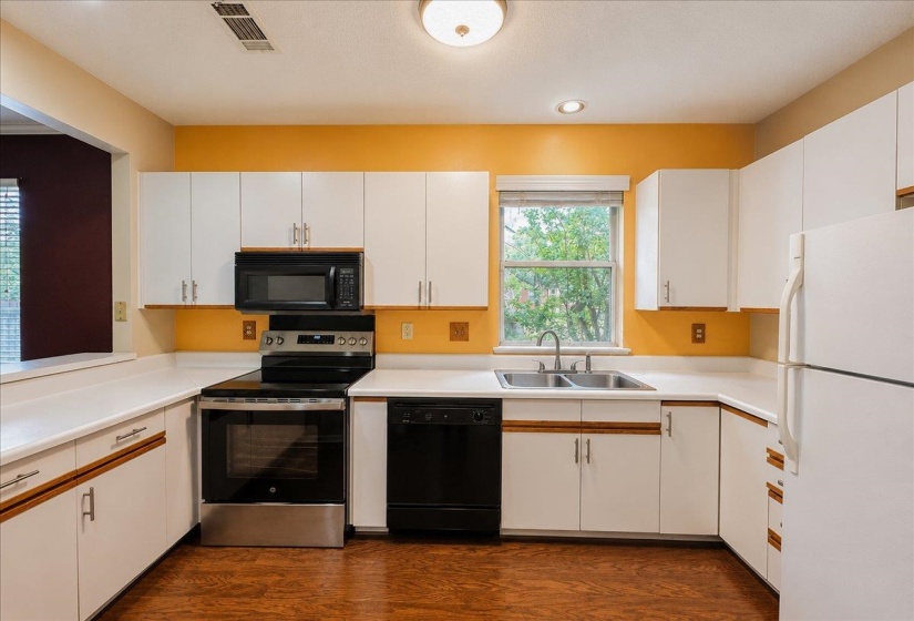 716 WALNUT WOODS CV, Cordova, Tennessee 38018, 2 Bedrooms Bedrooms, 5 Rooms Rooms,2 BathroomsBathrooms,Residential,For Sale,WALNUT WOODS,10222288
