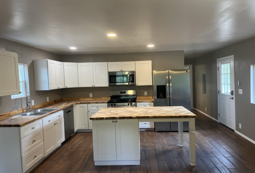 1525 BULLMAN RD, Finger, Tennessee 38334, 1 Bedroom Bedrooms, 5 Rooms Rooms,1 BathroomBathrooms,Residential,For Sale,BULLMAN,10222311