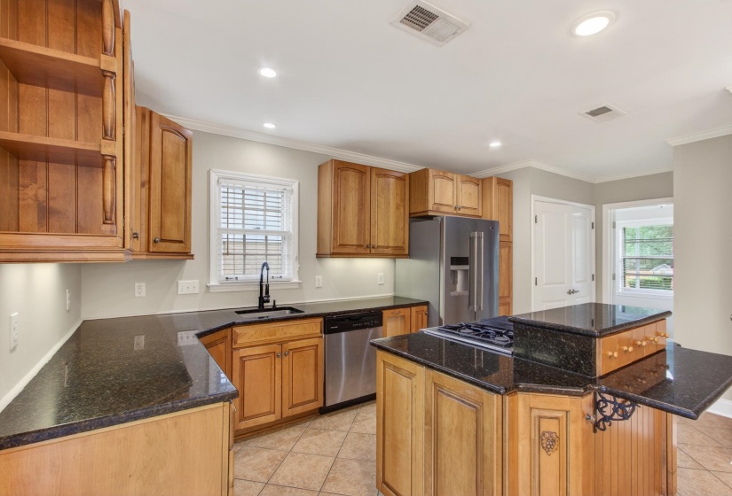 2773 IROQUOIS RD, Memphis, Tennessee 38111, 2 Bedrooms Bedrooms, 6 Rooms Rooms,2 BathroomsBathrooms,Residential,For Sale,IROQUOIS,10222324