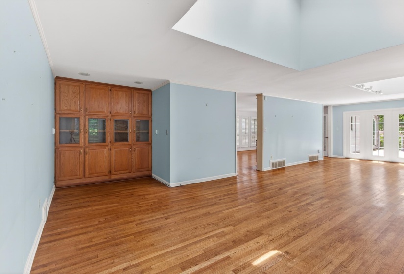 The impressive proportions create a warm, yet sophisticated atmosphere with plenty of room to personalize your lifestyle!