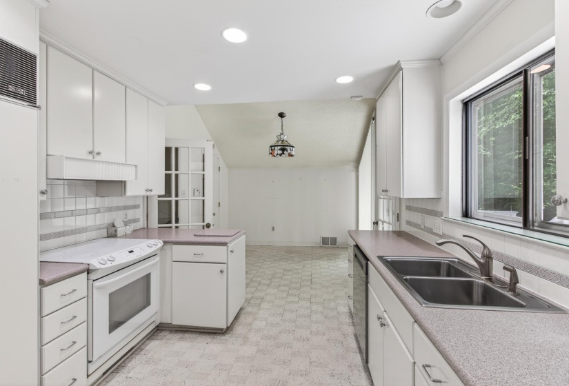 A comfortable and functional kitchen designed for everyday living, featuring solid-surface cooking, beautiful quartz countertops, a custom tile backsplash and a Sub-Zero refrigerator.