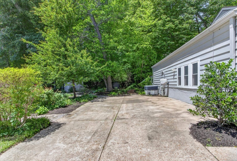 If you're ready to embrace comfort, style and a peaceful setting surrounded by nature, 3121 Beechrun Drive is ready to welcome you home!