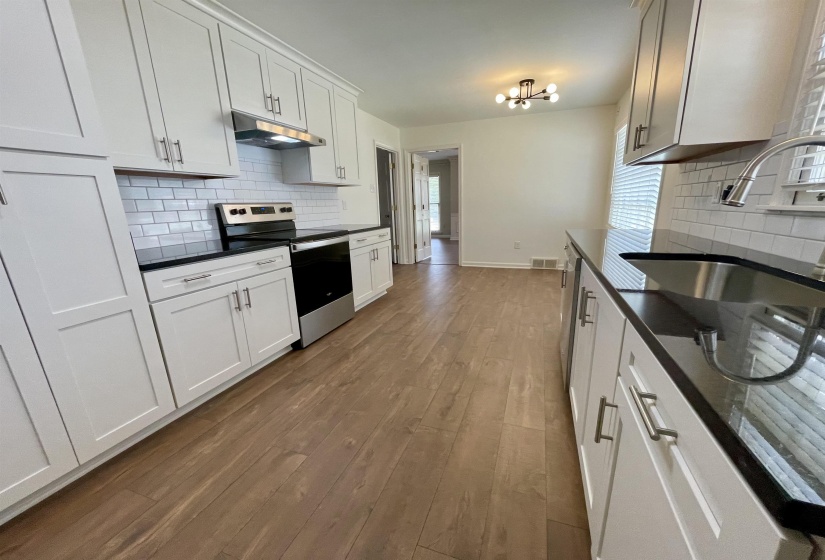 2420 STRATFIELD DR, Germantown, Tennessee 38139, 4 Bedrooms Bedrooms, 8 Rooms Rooms,2.1 BathroomsBathrooms,Rental Properties,For Sale,STRATFIELD,10222337