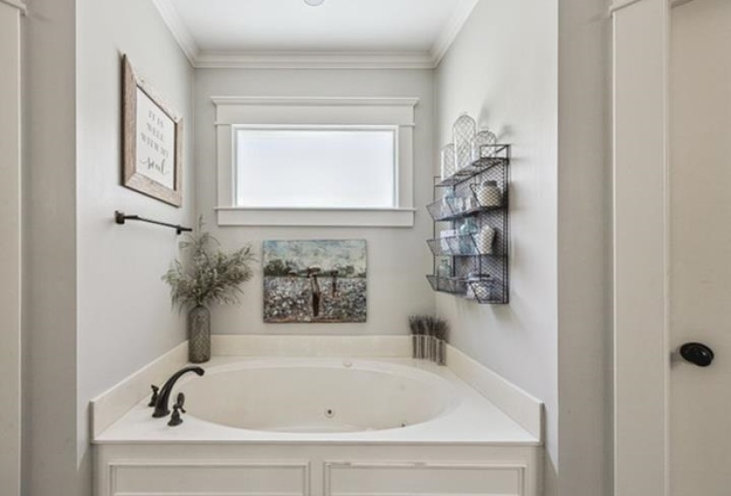 1842 ENCLAVE GREEN LN, Germantown, Tennessee 38139, 4 Bedrooms Bedrooms, 12 Rooms Rooms,3 BathroomsBathrooms,Residential,For Sale,ENCLAVE GREEN,10222338