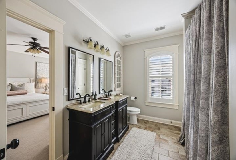 1842 ENCLAVE GREEN LN, Germantown, Tennessee 38139, 4 Bedrooms Bedrooms, 12 Rooms Rooms,3 BathroomsBathrooms,Residential,For Sale,ENCLAVE GREEN,10222338