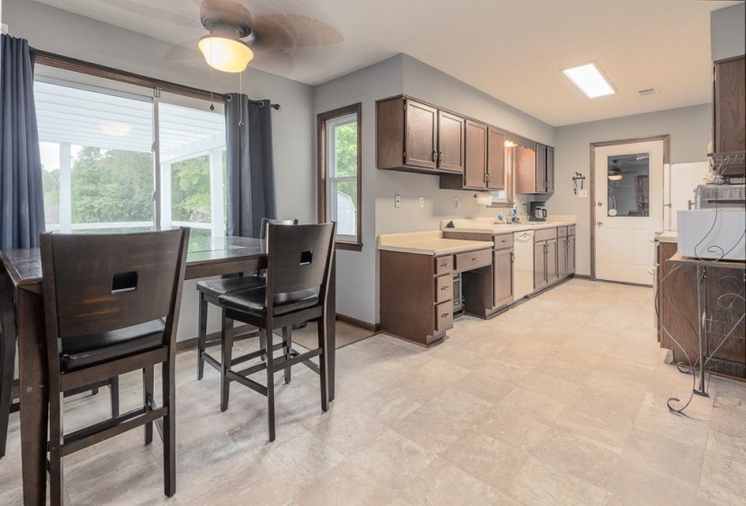 3307 YALEWOOD DR, Bartlett, Tennessee 38134, 4 Bedrooms Bedrooms, 8 Rooms Rooms,2 BathroomsBathrooms,Residential,For Sale,YALEWOOD,10222348