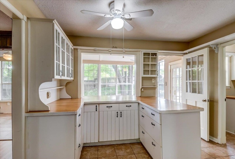 3344 SUMMERHILL DR, Bartlett, Tennessee 38134, 4 Bedrooms Bedrooms, 9 Rooms Rooms,2 BathroomsBathrooms,Residential,For Sale,SUMMERHILL,10222350