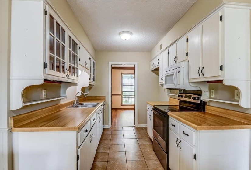 3344 SUMMERHILL DR, Bartlett, Tennessee 38134, 4 Bedrooms Bedrooms, 9 Rooms Rooms,2 BathroomsBathrooms,Residential,For Sale,SUMMERHILL,10222350