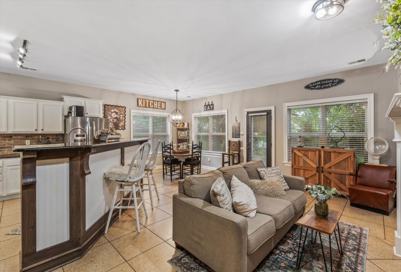 210 WHISPERING MEADOWS DR, Oakland, Tennessee 38060, 4 Bedrooms Bedrooms, 8 Rooms Rooms,2.1 BathroomsBathrooms,Residential,For Sale,WHISPERING MEADOWS,10222358