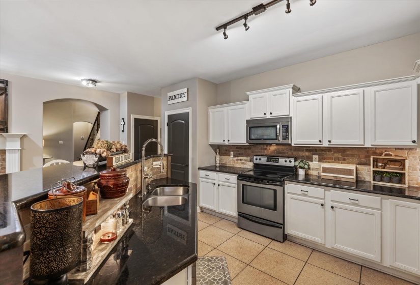 210 WHISPERING MEADOWS DR, Oakland, Tennessee 38060, 4 Bedrooms Bedrooms, 8 Rooms Rooms,2.1 BathroomsBathrooms,Residential,For Sale,WHISPERING MEADOWS,10222358
