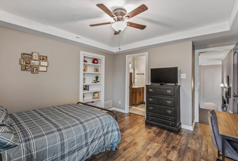 210 WHISPERING MEADOWS DR, Oakland, Tennessee 38060, 4 Bedrooms Bedrooms, 8 Rooms Rooms,2.1 BathroomsBathrooms,Residential,For Sale,WHISPERING MEADOWS,10222358