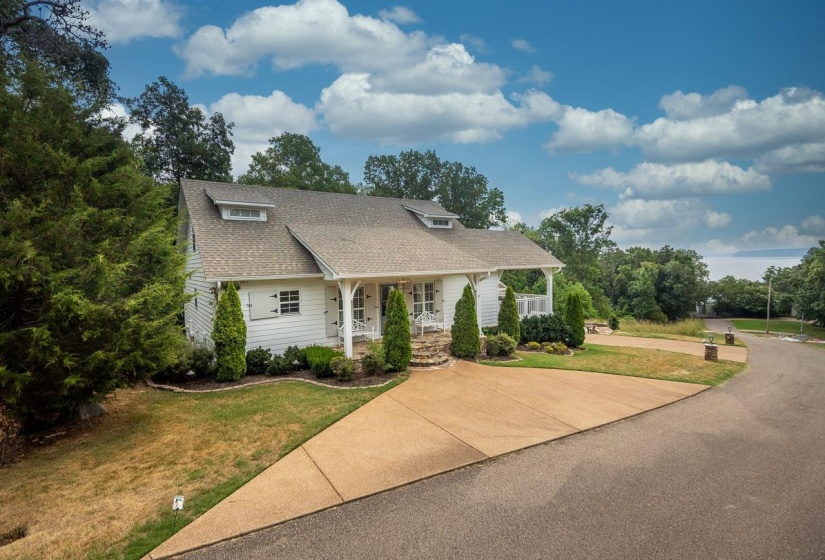 455 LAKESHORE DR, Counce, Tennessee 38326, 3 Bedroom Bedrooms, 8 Room Rooms,2.1 BathroomBathrooms,Residential,For Sale,LAKESHORE,0,10191809