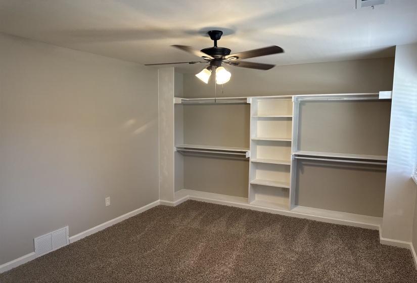 339 OAKLEIGH DR, Collierville, Tennessee 38017, 4 Bedroom Bedrooms, 7 Room Rooms,2.1 BathroomBathrooms,Residential,For Sale,OAKLEIGH,0,10211241