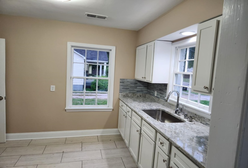 4101 BURROW AVE, Memphis, Tennessee 38128, 3 Bedrooms Bedrooms, 5 Rooms Rooms,1 BathroomBathrooms,Residential,For Sale,BURROW,10222384