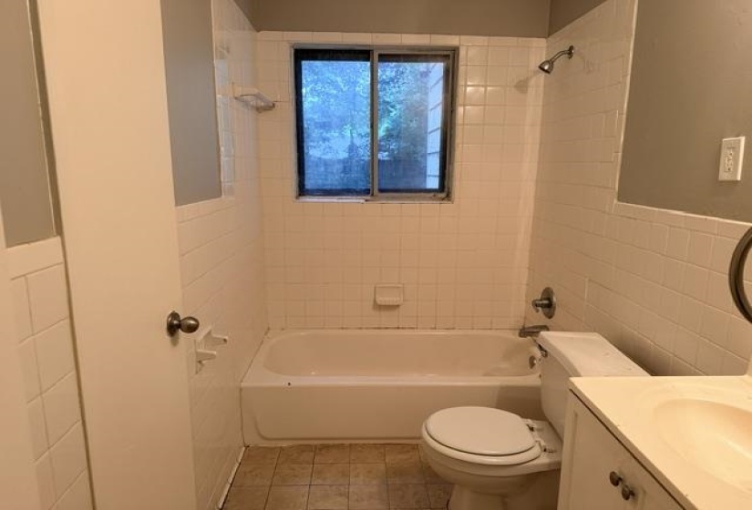 3597 BAYLISS AVE, Memphis, Tennessee 38122, 3 Bedrooms Bedrooms, 5 Rooms Rooms,1 BathroomBathrooms,Residential,For Sale,BAYLISS,10222397
