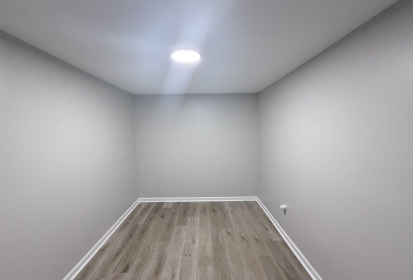 793 HOLLYWOOD ST, Memphis, Tennessee 38112, 2 Bedrooms Bedrooms, 5 Rooms Rooms,1 BathroomBathrooms,Rental Properties,For Sale,HOLLYWOOD,10222440