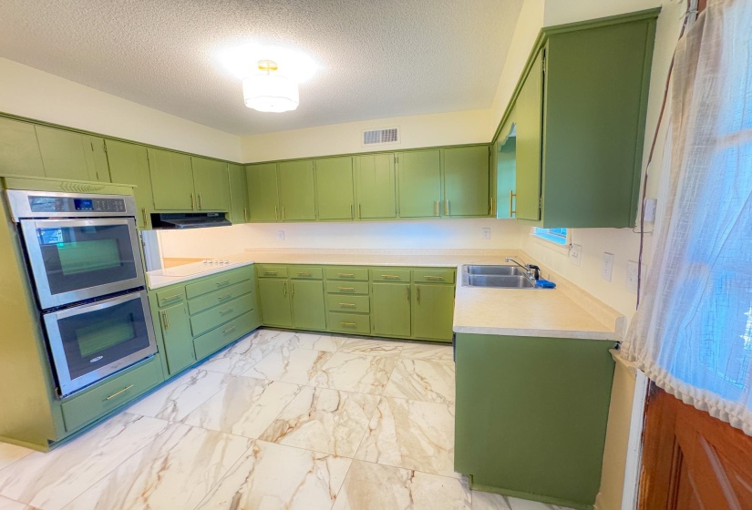 1345 HICKORY RIDGE COVE CV, Memphis, Tennessee 38116, 4 Bedroom Bedrooms, 12 Room Rooms,3 BathroomBathrooms,Residential,For Sale,HICKORY RIDGE COVE,0,10222381