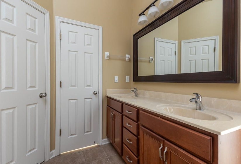 1271 ISLE BAY DR, Memphis, Tennessee 38103, 2 Bedroom Bedrooms, 5 Room Rooms,2 BathroomBathrooms,Residential,For Sale,ISLE BAY,0,10222414