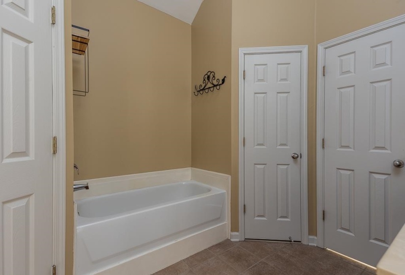 1271 ISLE BAY DR, Memphis, Tennessee 38103, 2 Bedroom Bedrooms, 5 Room Rooms,2 BathroomBathrooms,Residential,For Sale,ISLE BAY,0,10222414