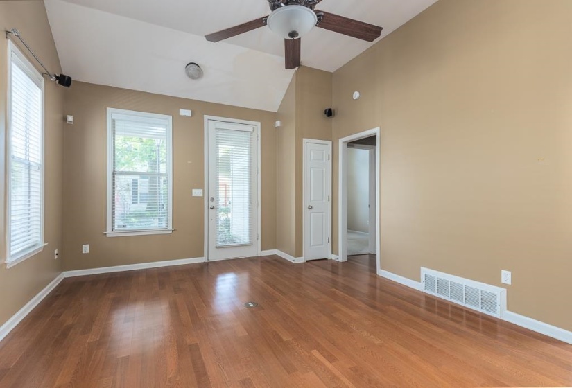 1271 ISLE BAY DR, Memphis, Tennessee 38103, 2 Bedroom Bedrooms, 5 Room Rooms,2 BathroomBathrooms,Residential,For Sale,ISLE BAY,0,10222414