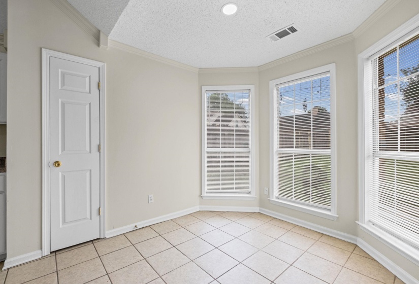 Bay window with three vertical windows and blinds