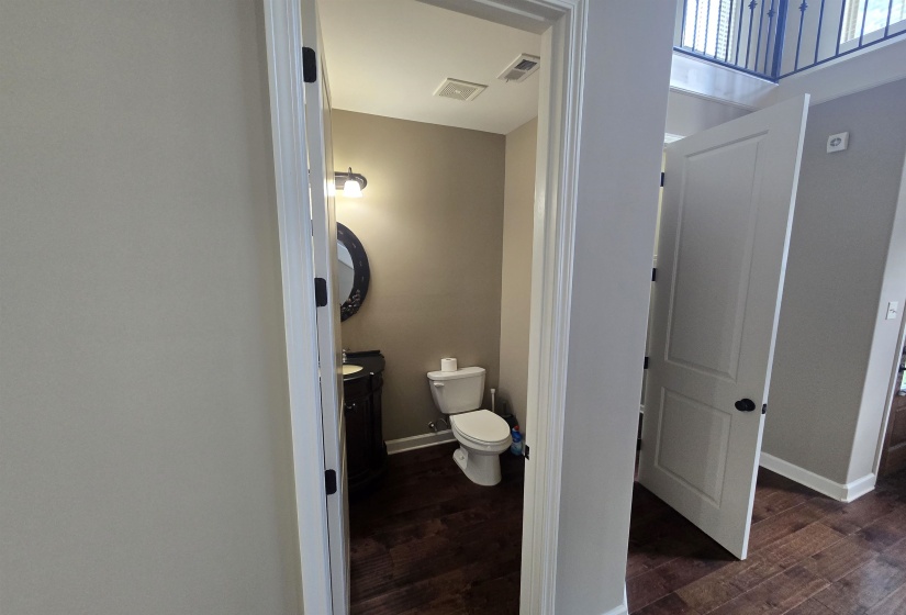 8949 POPLAR PIKE, Germantown, Tennessee 38138, 3 Bedroom Bedrooms, 8 Room Rooms,2.1 BathroomBathrooms,Rental Properties,For Sale,POPLAR,0,10222456