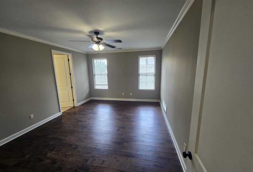 8949 POPLAR PIKE, Germantown, Tennessee 38138, 3 Bedroom Bedrooms, 8 Room Rooms,2.1 BathroomBathrooms,Rental Properties,For Sale,POPLAR,0,10222456