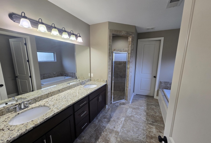 8949 POPLAR PIKE, Germantown, Tennessee 38138, 3 Bedroom Bedrooms, 8 Room Rooms,2.1 BathroomBathrooms,Rental Properties,For Sale,POPLAR,0,10222456