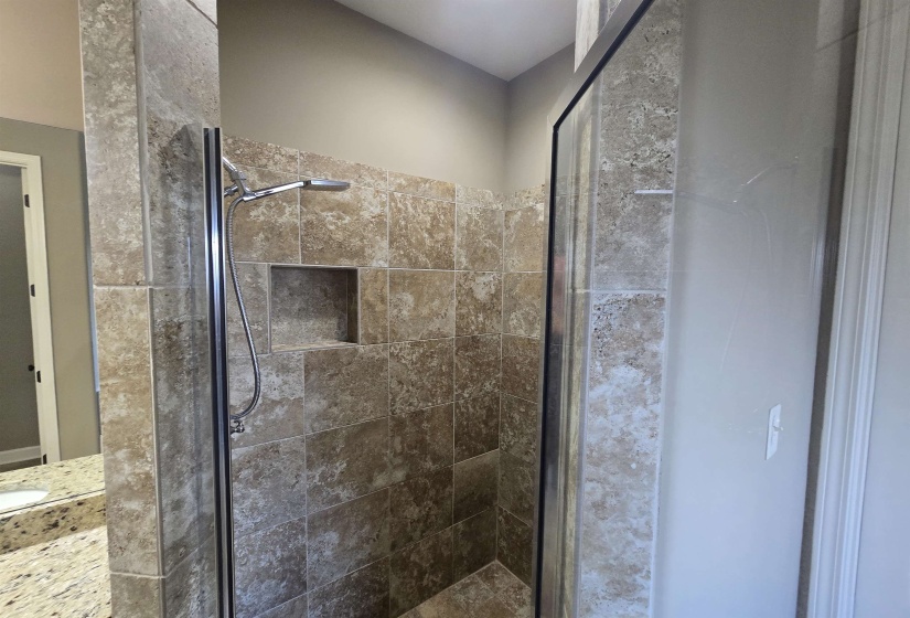 8949 POPLAR PIKE, Germantown, Tennessee 38138, 3 Bedroom Bedrooms, 8 Room Rooms,2.1 BathroomBathrooms,Rental Properties,For Sale,POPLAR,0,10222456
