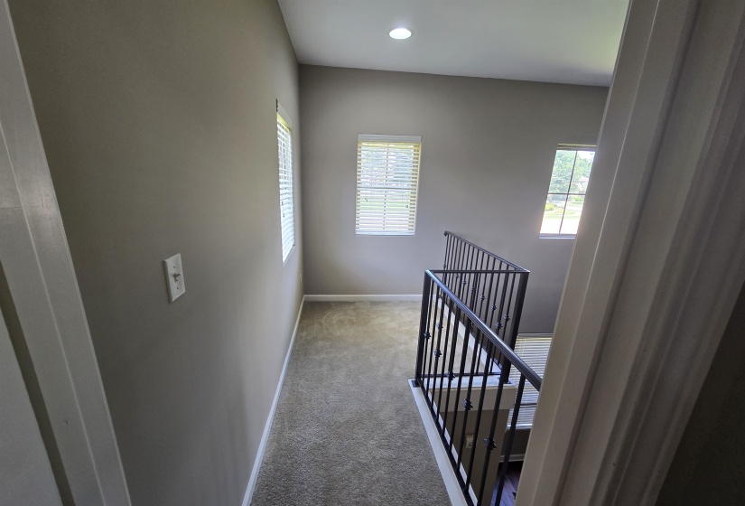 8949 POPLAR PIKE, Germantown, Tennessee 38138, 3 Bedroom Bedrooms, 8 Room Rooms,2.1 BathroomBathrooms,Rental Properties,For Sale,POPLAR,0,10222456