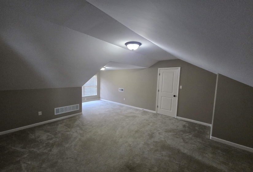 8949 POPLAR PIKE, Germantown, Tennessee 38138, 3 Bedroom Bedrooms, 8 Room Rooms,2.1 BathroomBathrooms,Rental Properties,For Sale,POPLAR,0,10222456