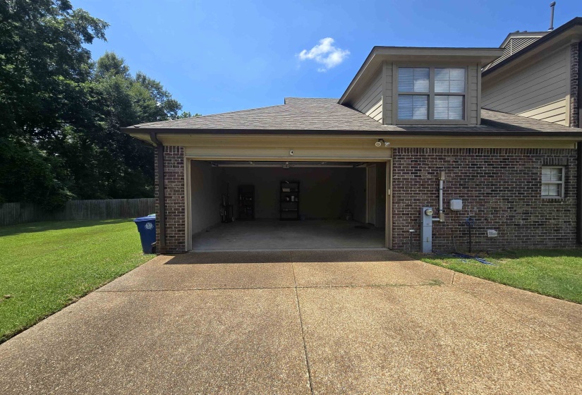 8949 POPLAR PIKE, Germantown, Tennessee 38138, 3 Bedroom Bedrooms, 8 Room Rooms,2.1 BathroomBathrooms,Rental Properties,For Sale,POPLAR,0,10222456