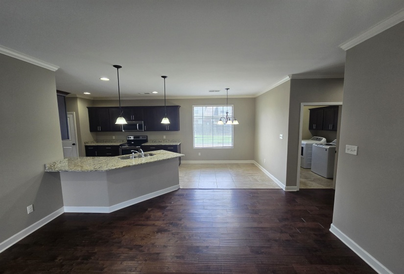 8949 POPLAR PIKE, Germantown, Tennessee 38138, 3 Bedroom Bedrooms, 8 Room Rooms,2.1 BathroomBathrooms,Rental Properties,For Sale,POPLAR,0,10222456