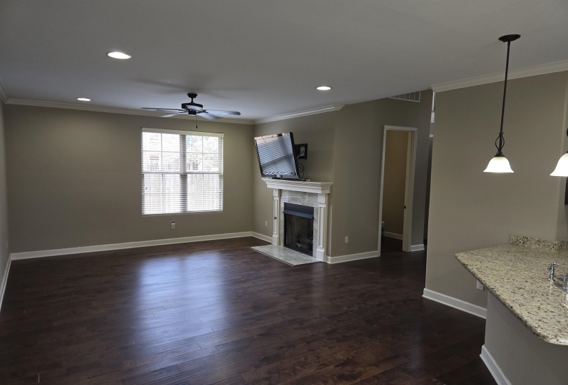 8949 POPLAR PIKE, Germantown, Tennessee 38138, 3 Bedroom Bedrooms, 8 Room Rooms,2.1 BathroomBathrooms,Rental Properties,For Sale,POPLAR,0,10222456