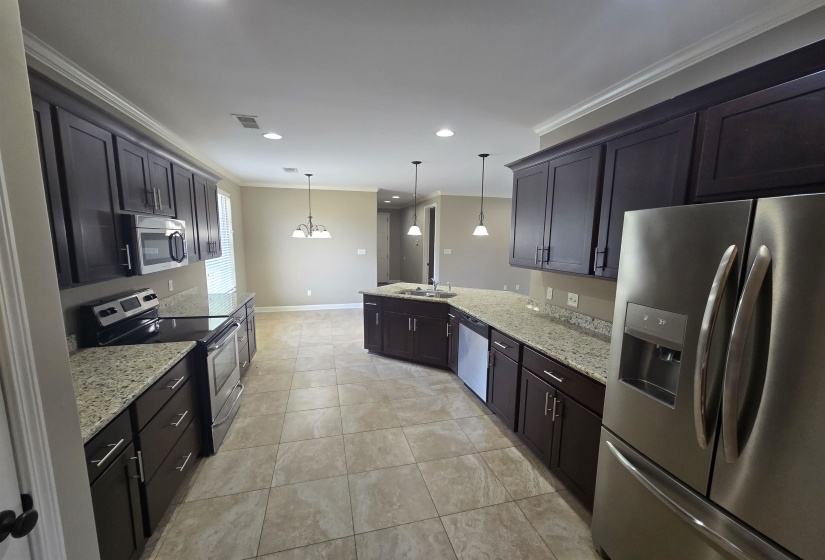 8949 POPLAR PIKE, Germantown, Tennessee 38138, 3 Bedroom Bedrooms, 8 Room Rooms,2.1 BathroomBathrooms,Rental Properties,For Sale,POPLAR,0,10222456